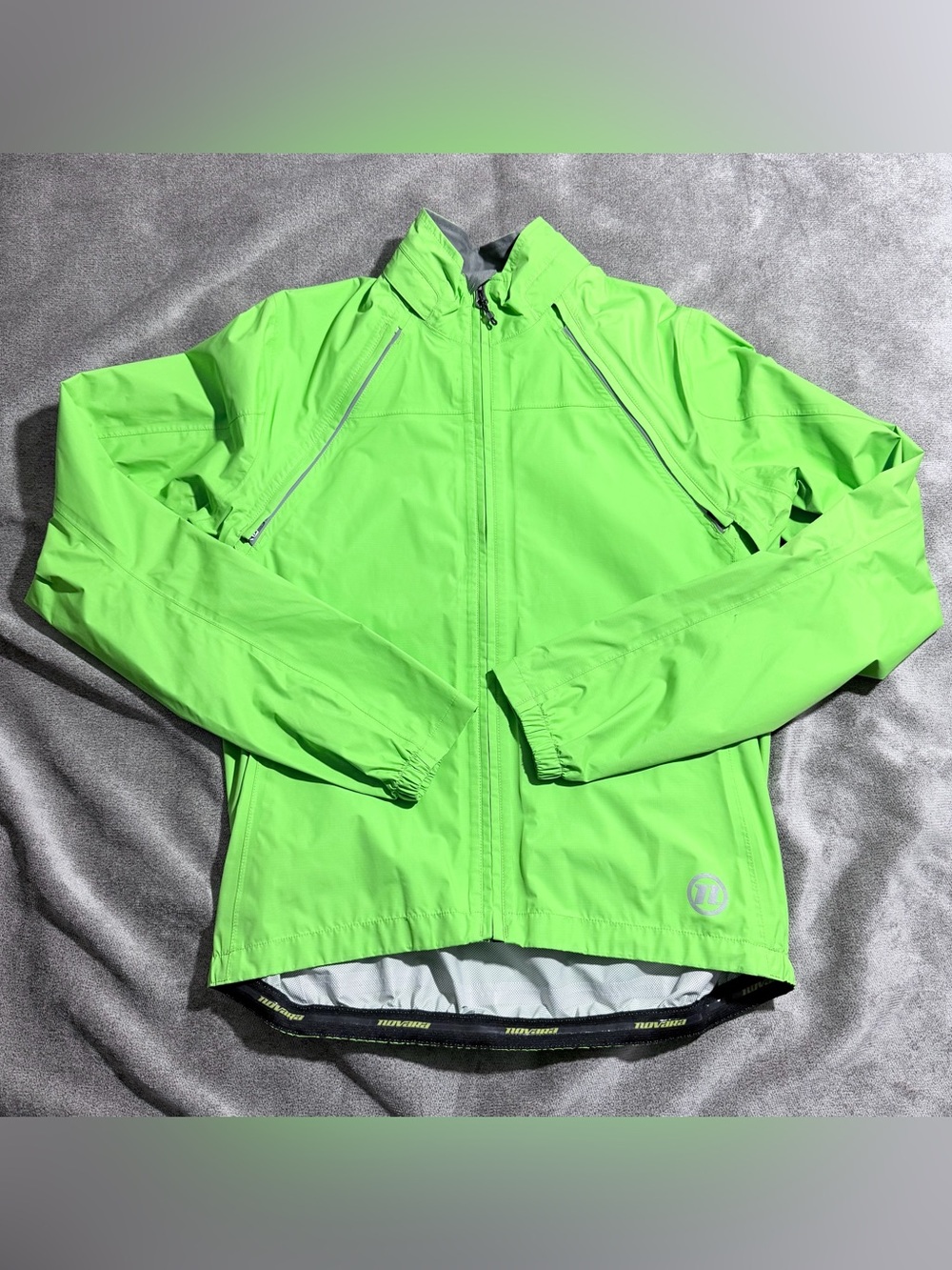 Lime green Novara cycling windbreaker jacket, size M, lightweight hi-vis Shell